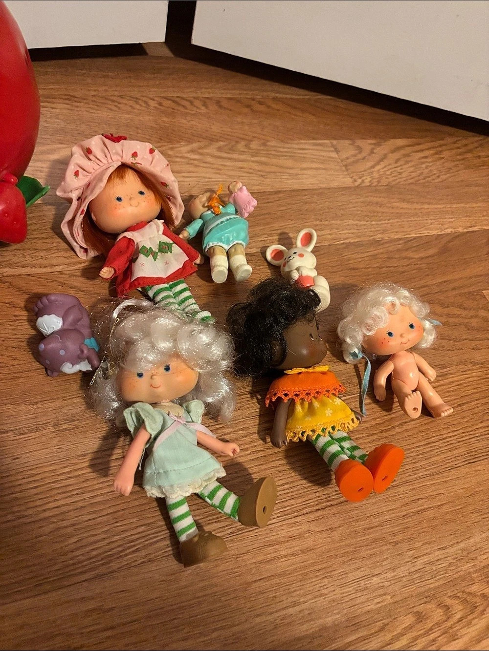 Kenner Vintage Strawberry Shortcake Dolls and Berry Happy Home Carrying Case Lot